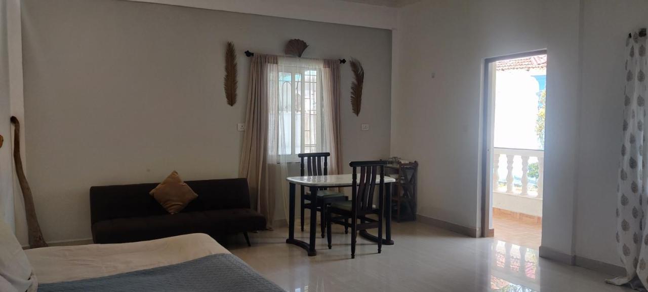 J-House, Spacious Apartments With Balconies, Thalassa 1Min Away Siolim Luaran gambar
