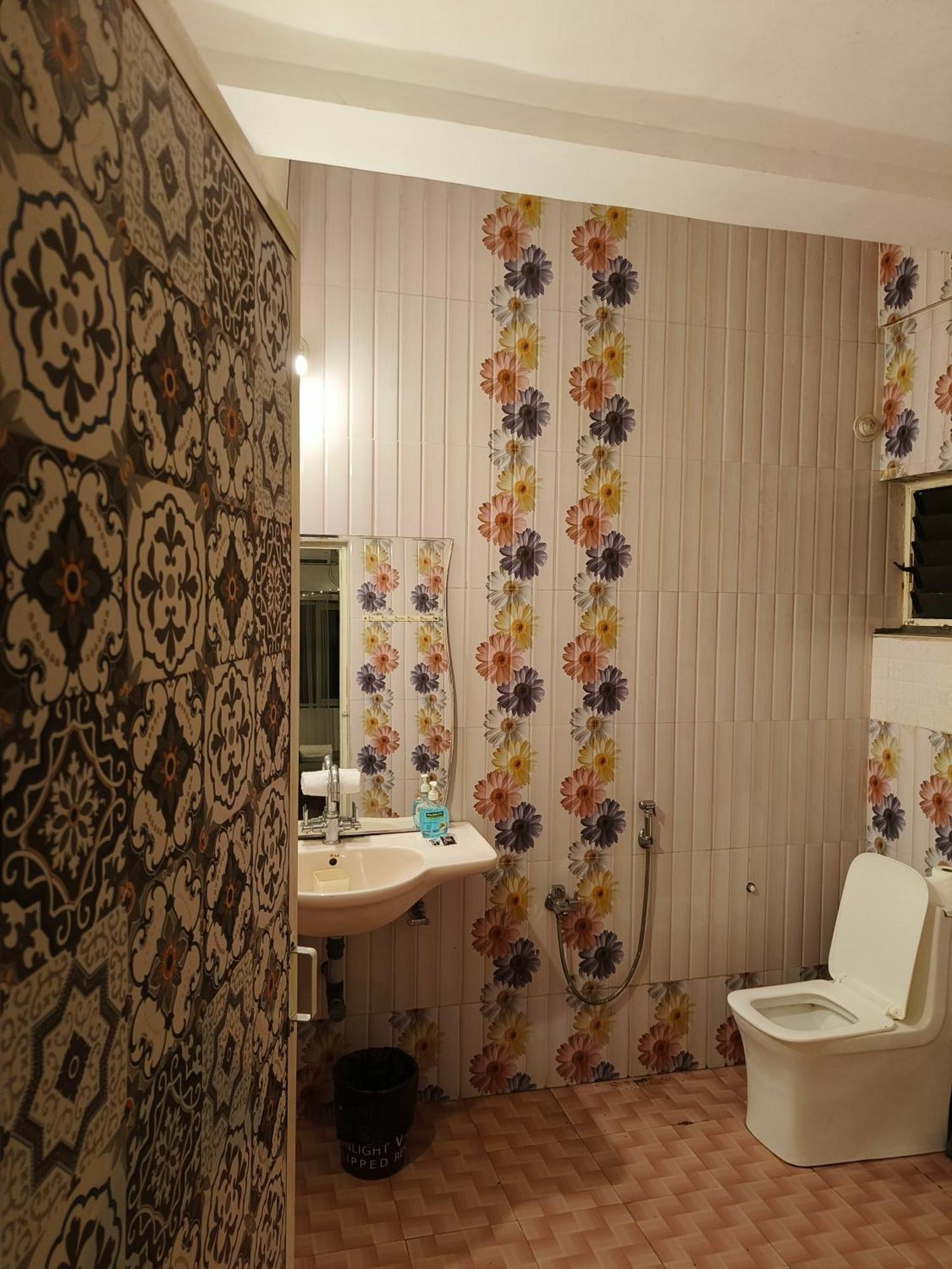 J-House, Spacious Apartments With Balconies, Thalassa 1Min Away Siolim Bilik gambar