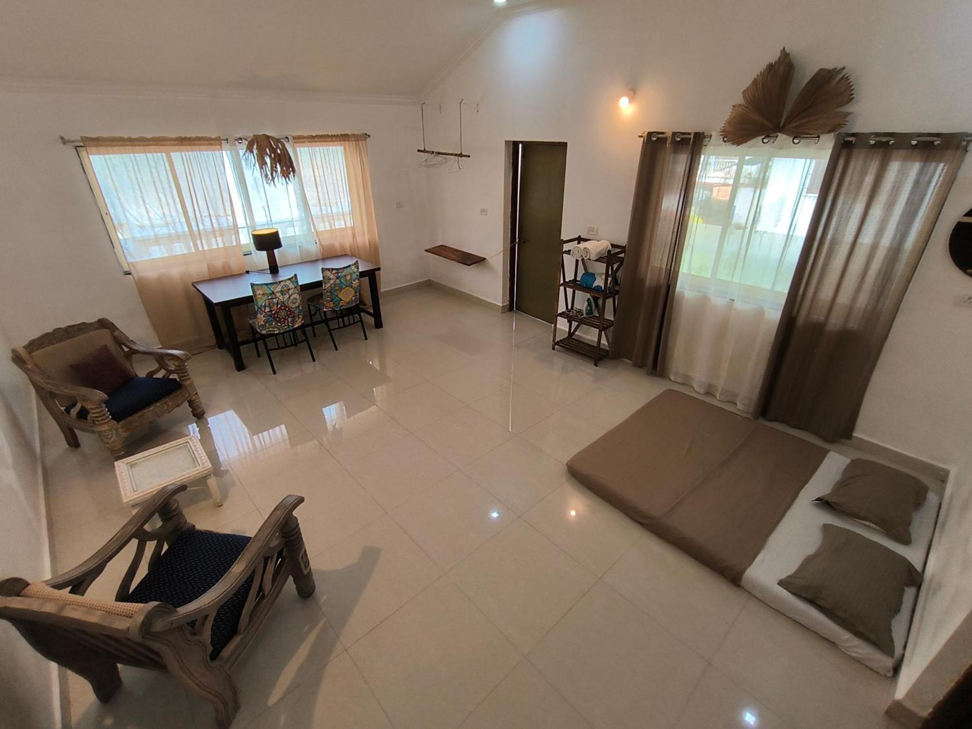 J-House, Spacious Apartments With Balconies, Thalassa 1Min Away Siolim Bilik gambar